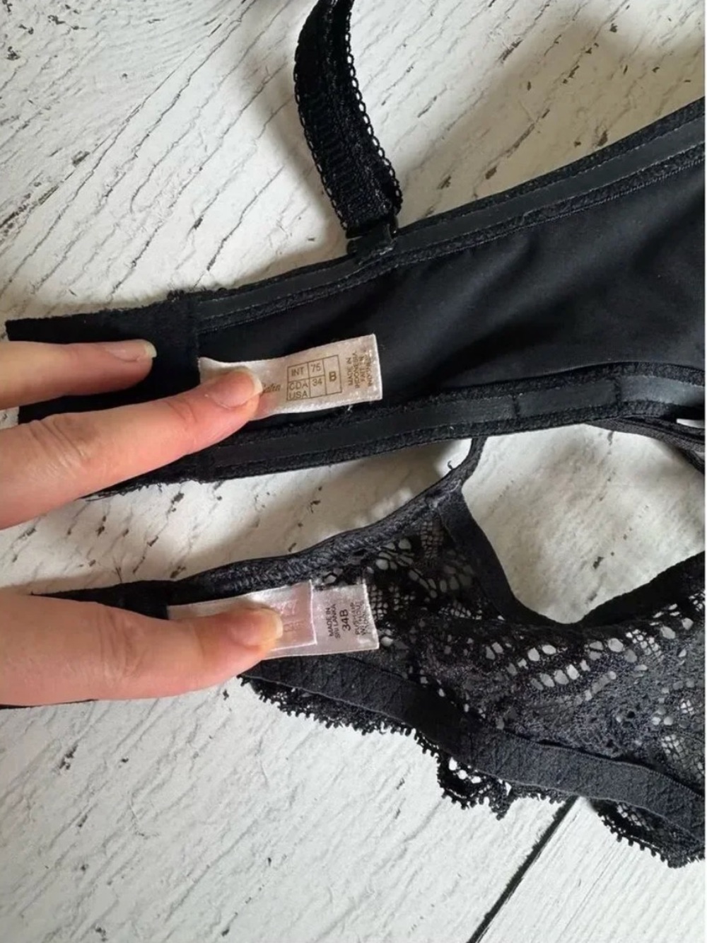 Victoria Secret - 2 Black Bras - Picture 3 of 3